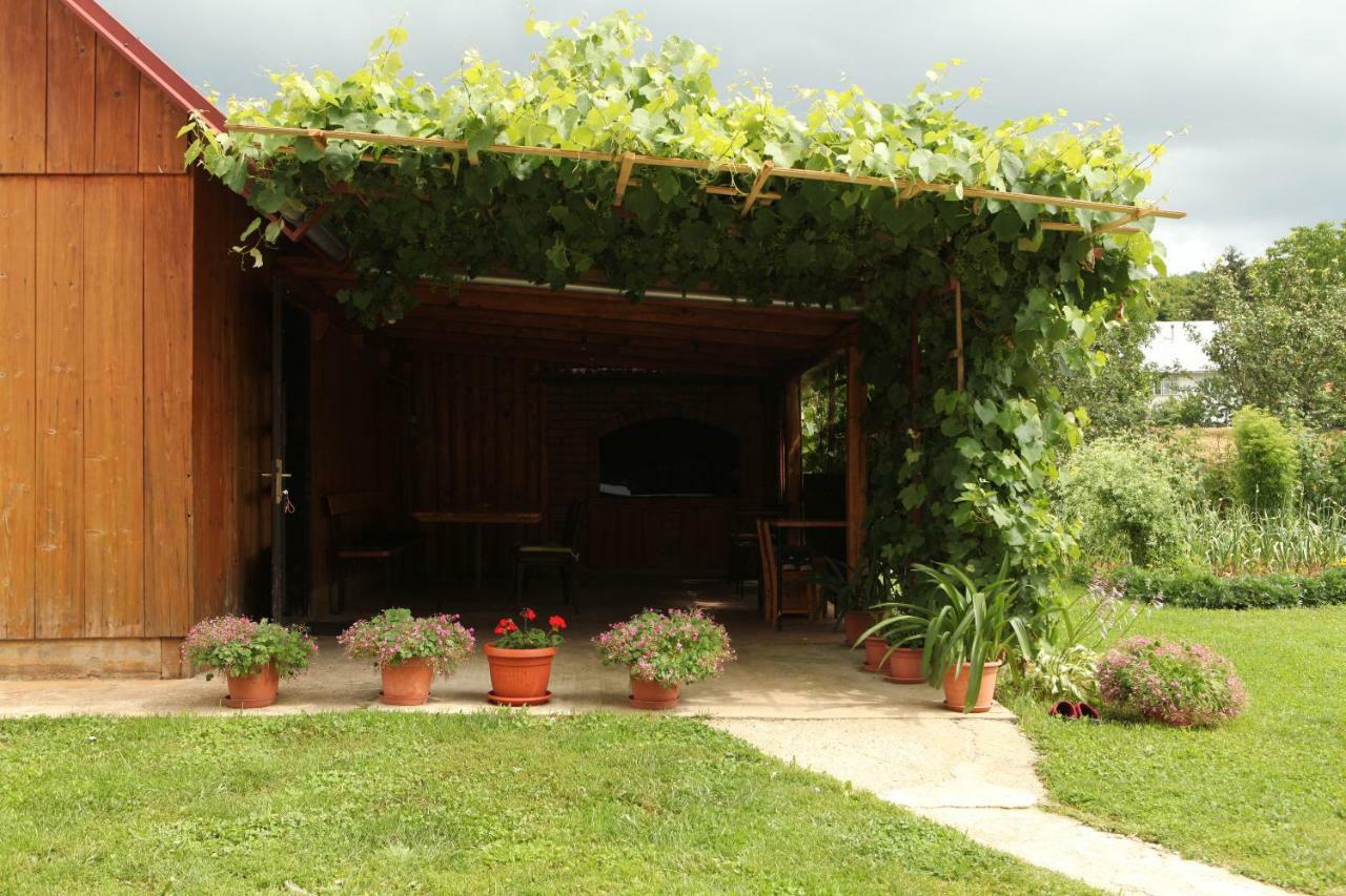 Appartamento Apartman Matej Otočac Esterno foto