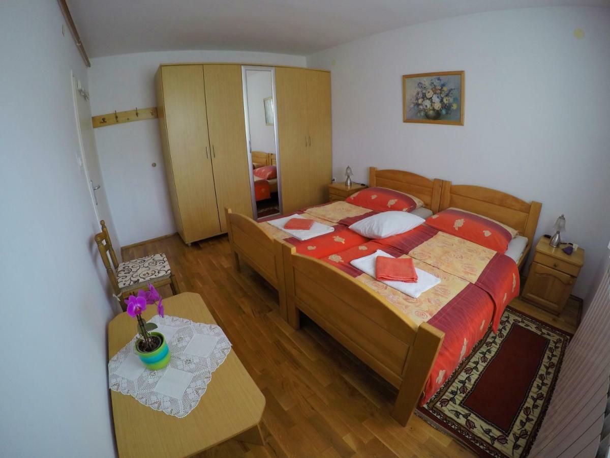 Appartamento Apartman Matej Otočac Esterno foto