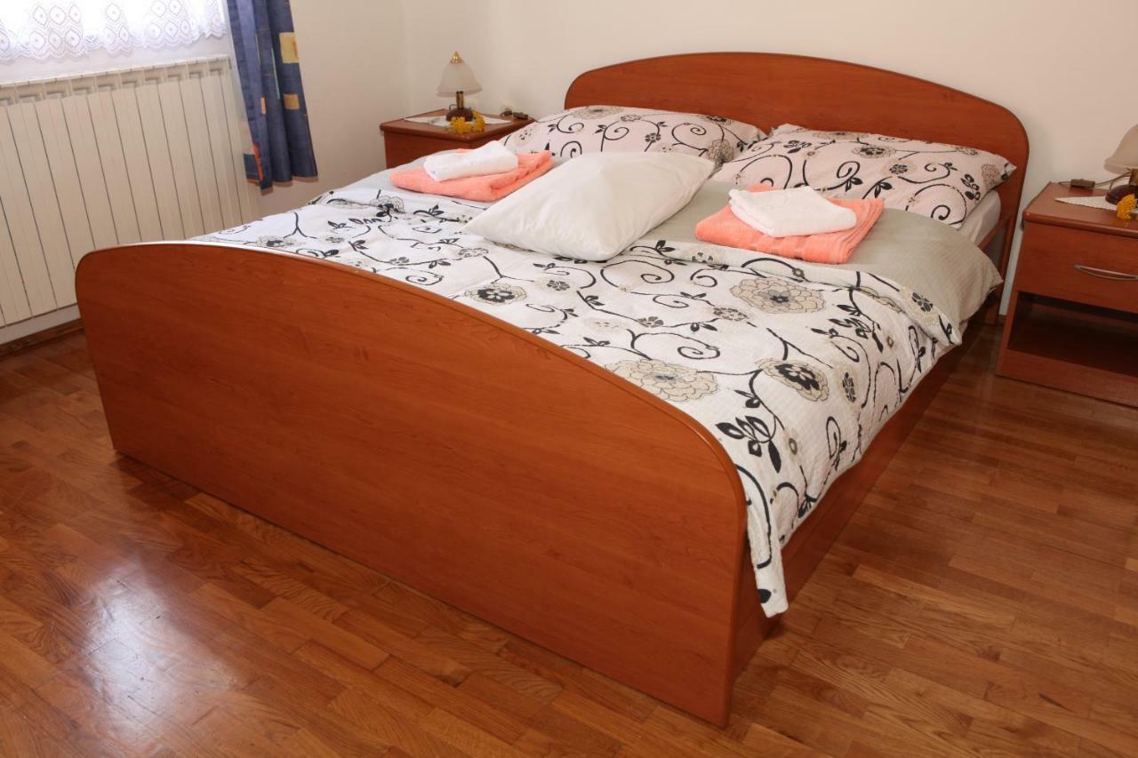Appartamento Apartman Matej Otočac Esterno foto