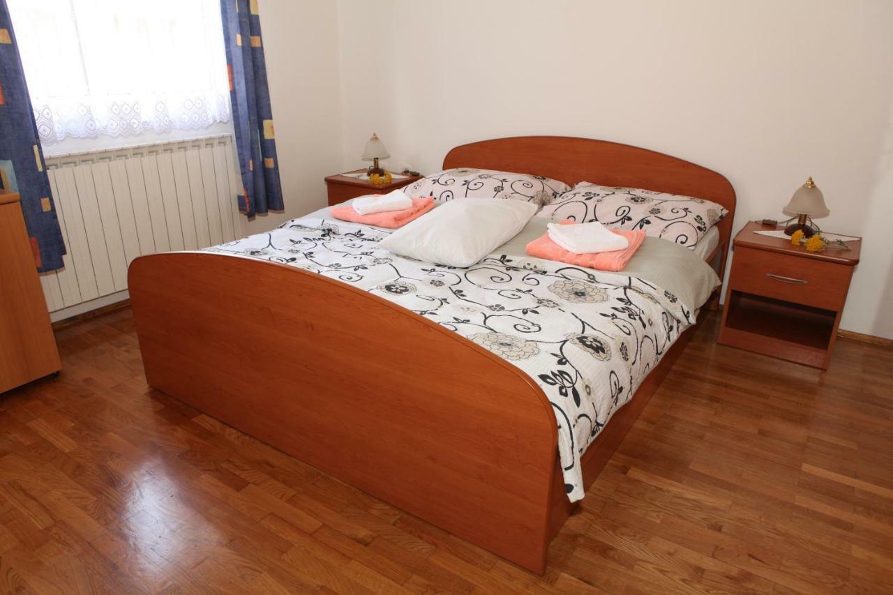 Appartamento Apartman Matej Otočac Esterno foto