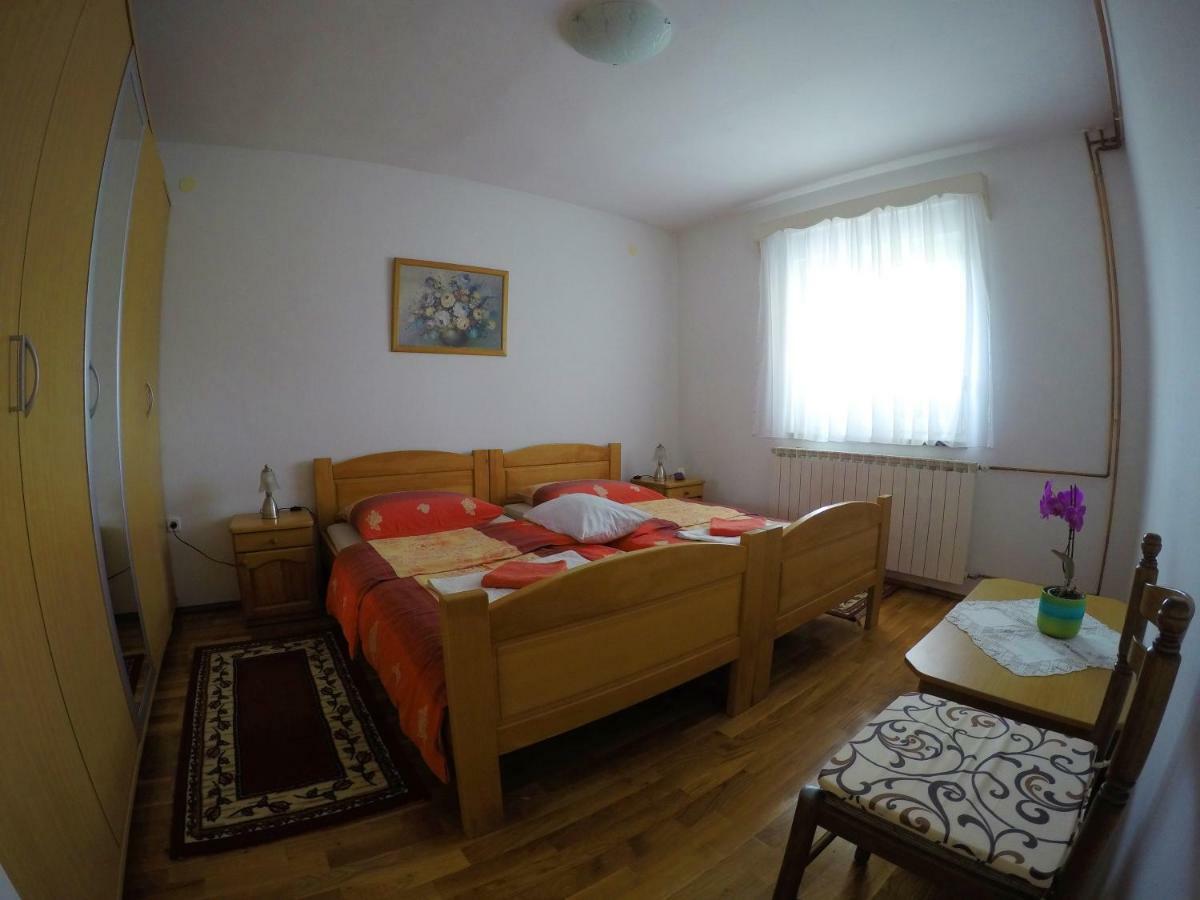 Appartamento Apartman Matej Otočac Esterno foto